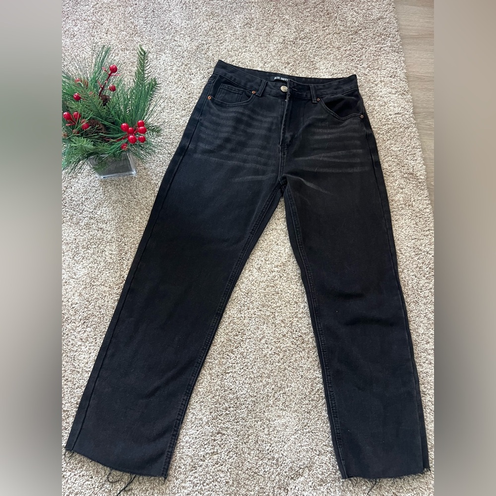 Chic Black Straight-Leg Jeans